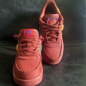 Youth Nike Air Force 1 Low Somos Familia